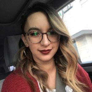 Meet your Posher, Lydia